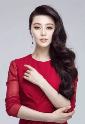  Le Concert Lumineux de Bingbing: Une Ode à la Beauté et à l'Émotion en Chine